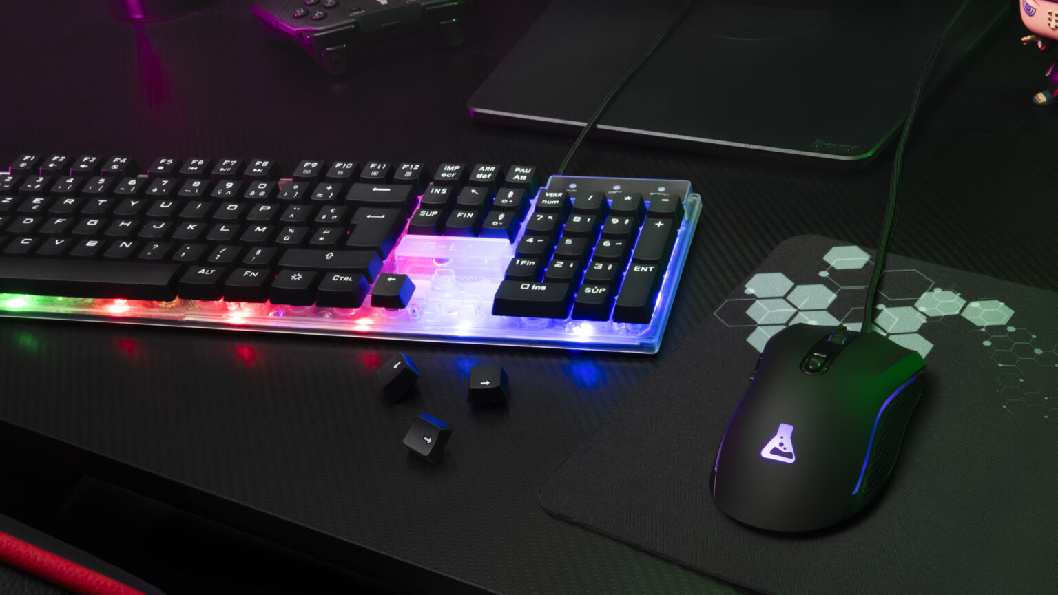 The G-Lab - Combo Néon - Combo gaming 4 en 1 - Clavier gamer Filaire USB, RGB, 19 touches Antighosting, Souris Gaming 3600 DPI, Casque gaming Son Stéréo Jack 3.5 mm, Tapis de souris - PC/CONSOLES