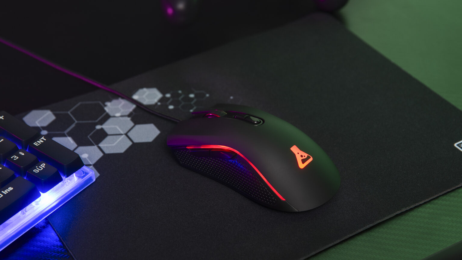 The G-Lab - Combo Néon - Combo gaming 4 en 1 - Clavier gamer Filaire USB, RGB, 19 touches Antighosting, Souris Gaming 3600 DPI, Casque gaming Son Stéréo Jack 3.5 mm, Tapis de souris - PC/CONSOLES