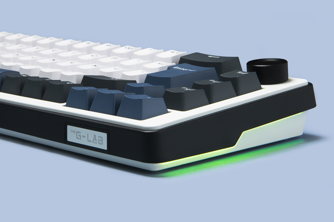 Découvrez le KEYZ ELITE 200, un clavier mécanique gamer 65% conçu pour allier performance, confort et liberté. Grâce à sa connexion Triple Mode (2.4 GHz, Bluetooth et filaire), ses switchs mécaniques hot swappable, sa structure Gasket 5 couches et son rétroéclairage RGB personnalisable, profitez d'une expérience de jeu fluide et immersive. Compact, robuste et compatible Windows & Mac, il est pensé pour vous accompagner aussi bien en gaming qu'au quotidien.