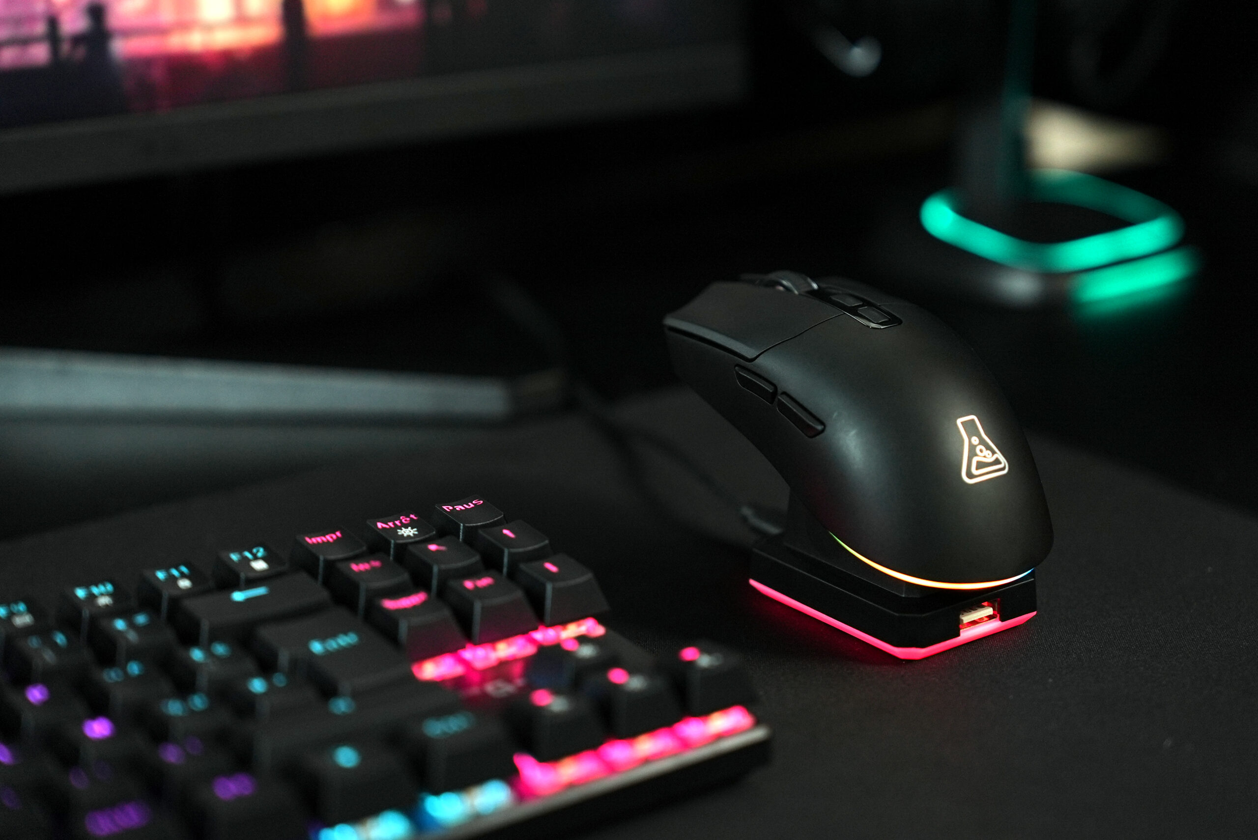 Souris Gamer Sans Fil Ultra-Légère 62g 12000 DPI Souris sans fil Triple Mode 2.4 GHz / Bluetooth 5.0 / Filaire, Capteur PixArt 3311, 1000 Hz, 7 boutons, RGB & Macros Custom