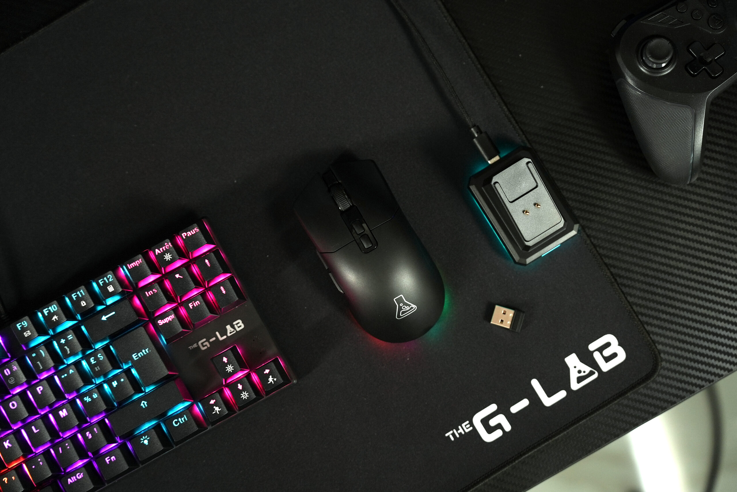 Souris Gamer Sans Fil Ultra-Légère 62g 12000 DPI Souris sans fil Triple Mode 2.4 GHz / Bluetooth 5.0 / Filaire, Capteur PixArt 3311, 1000 Hz, 7 boutons, RGB & Macros Custom